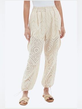 CHRLDR  SIA Cream Eyelet Cargo Joggers Sz M high rise